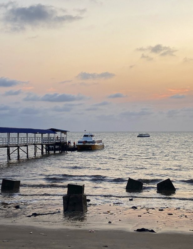 Waiting to take the #watertaxi from #Lungi to #Freetown. What a great time of day to arrive in #SierraLeone

#homesweetsalone #sweetsalone #salonetwitter #sunset