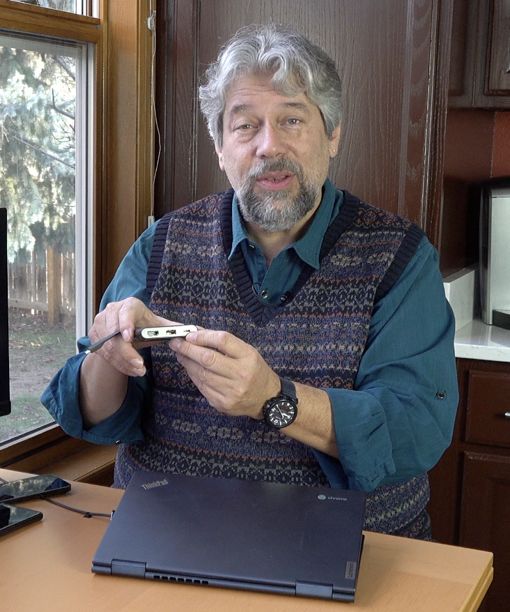 A pocket-size USB-C dock with 4K HDMI and Qi wireless charging? It's the @CyberAcoustics Essential Micro Dock and it's darn useful. Here's my hands-on review: youtube.com/watch?v=2ueniK… #usbc #wireless #cyberacoustics