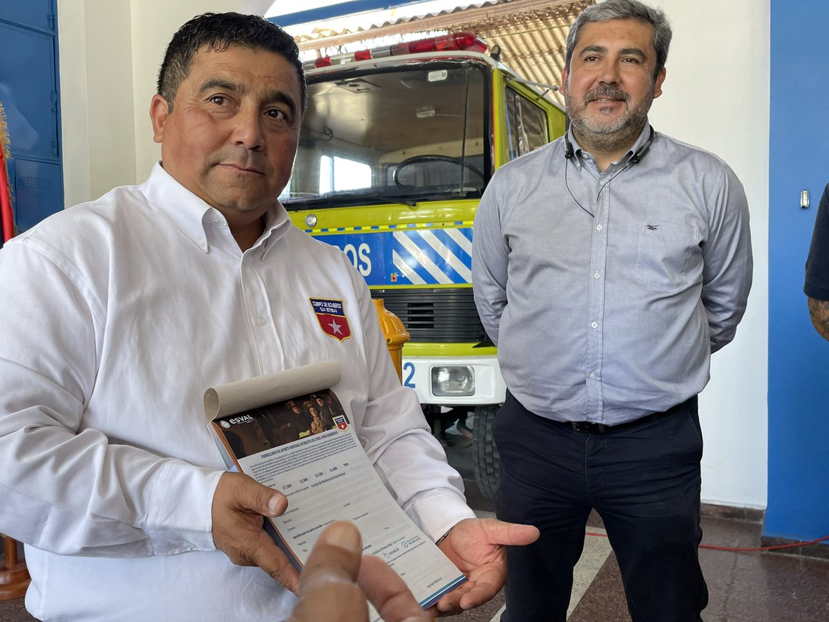 Monad_Event's tweet photo. #JuntoAEsvalApoyaABomberos Firmamos un convenio colaborativo con bomberos de #SanEsteban para apoyarlos a través de las cuentas de agua potable, con aportes voluntarios de la comunidad. Súmate a esta iniciativa 🚒🧑🏻‍🚒 #bomberos https://t.co/wu99NQ8ioE