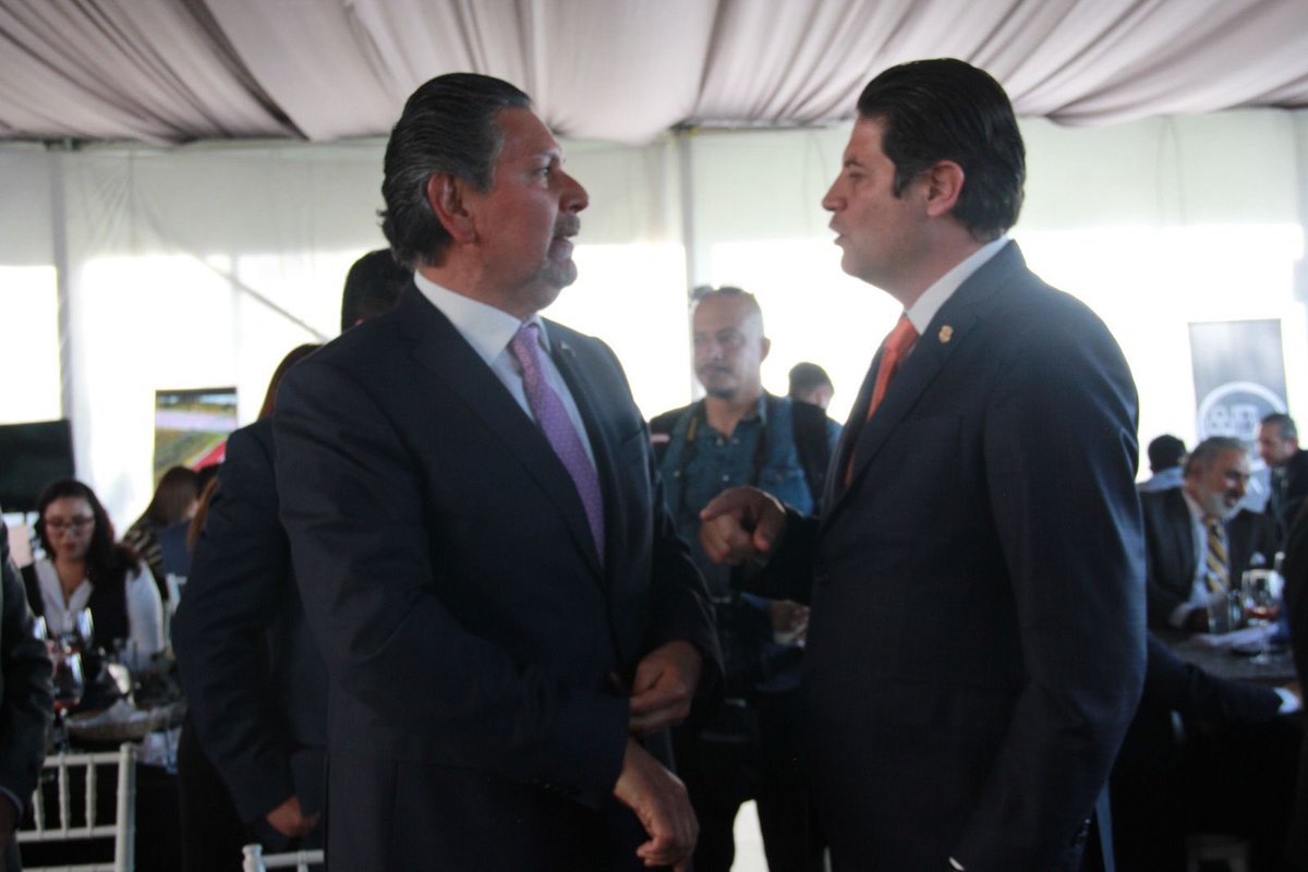 JavierCedenoS's tweet photo. Un agrado ser parte de la toma de protesta de David Luviano Gómez, en su toma de protesta como Presidente de @CPMXMICH, a quien le deseo éxito en esta gestión.

Aprovecho para felicitar a Rubén Flores Múñoz, Presidente saliente. https://t.co/2SFZiWOqaR
