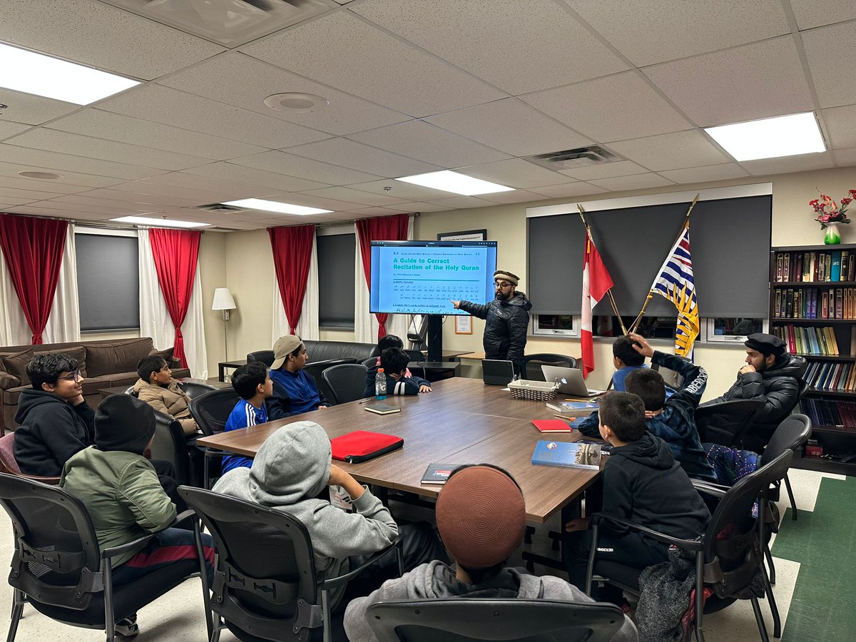 AtfalCanada's tweet photo. Local chapters of Ahmadiyya Muslim Children's Association Canada are organizing Educational classes  to increase religious knowledge of Ahmadi Muslim Children.

Some highlights of these educational classes held in Vancouver, BC and Montreal, QC.

#Vancouver #Montreal #AtfalCanada https://t.co/TbCrNeBYZU