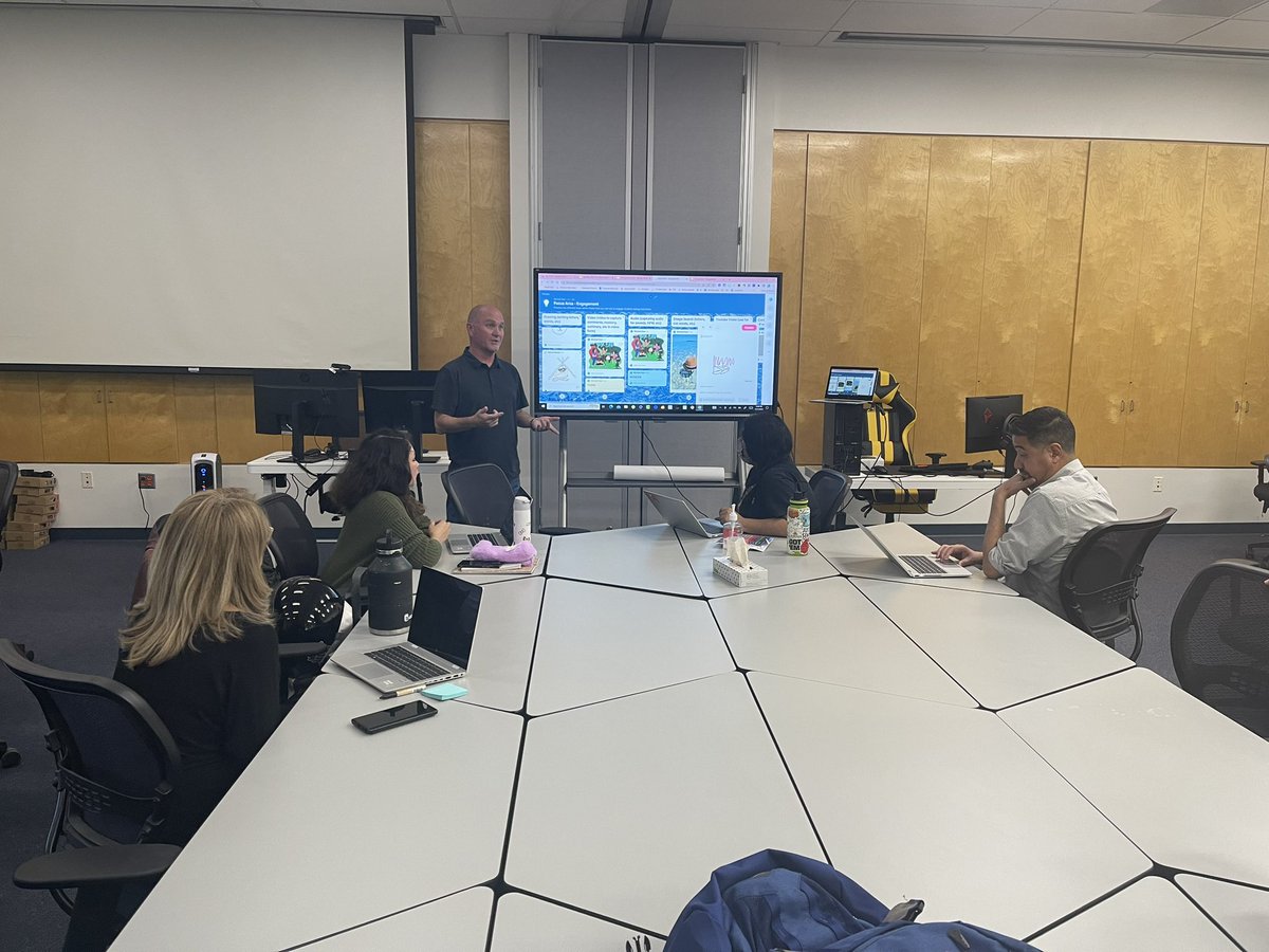 @PUSDEdTech modeling voice & choice for our @PomonaUnified Technology Teacher Leads #TTL #Creation #DesignThinking #Engagement @AdobeForEdu @padlet @gregkulowiec #professionallearning #pedagogy #edtechtools