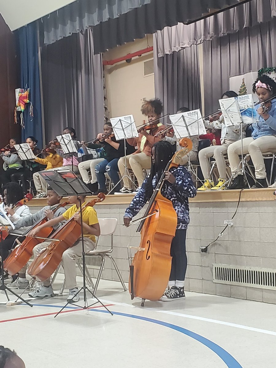 R_Hardesty2's tweet photo. Kudos to superb performances by our 4th and 5th grade band and orchestra led by Ms.Oeur and Mr. Choy! @TeamWoodmoor https://t.co/h5rk9U6WsM