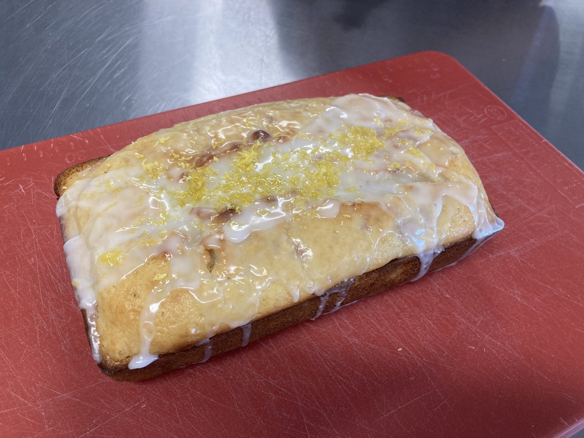 PRMrsJones's tweet photo. Strawberry lemonade bread that rivals #starbucks #lemonloaf today in #advancedculinary @SKochPR @IndustryCareers #pastrychefrecipes https://t.co/h86MDOYWzL