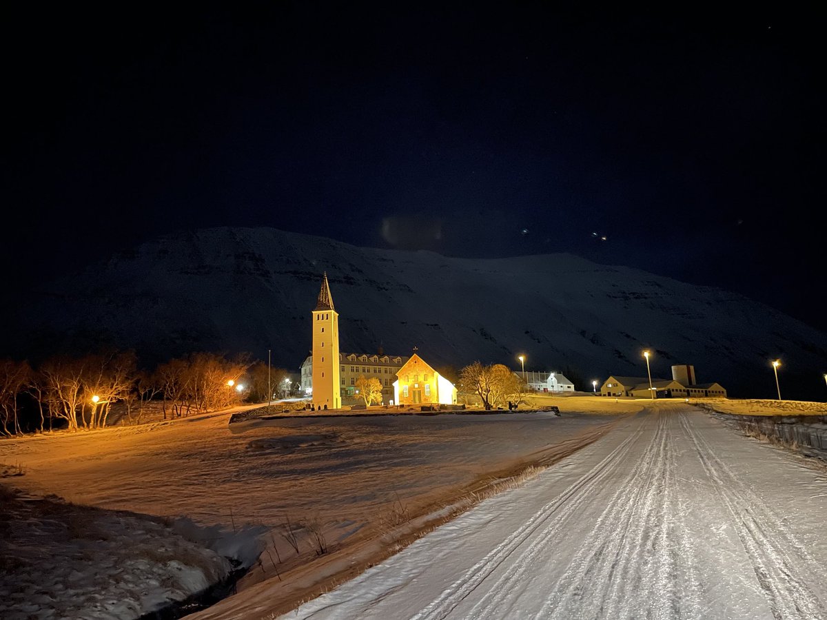 Hello darkness, my old friend. It’s good to be back at 65 degrees north. 

#holar #longnights #shortdays #snowlight