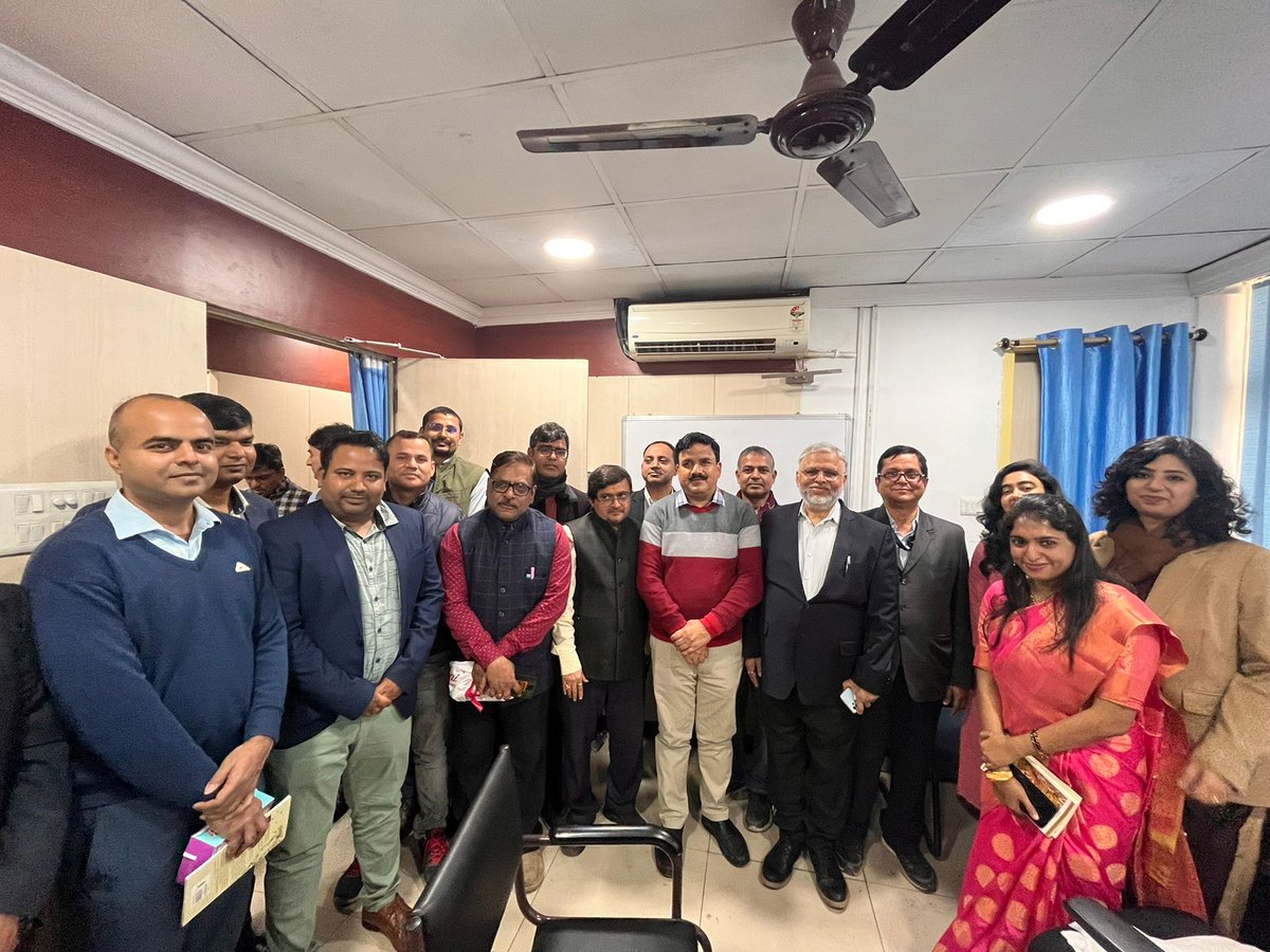 BFSassociation's tweet photo. Today 5 of Commercial Taxes Dept  officers are superannuating.
S K Mawandia , Amitabh Mishra,  Rajesh tripathi , Sujoy Upadhyay, Bajrangi Prasad. Good wishes to all the officers for a new beginning. https://t.co/6nJnIsj0gy