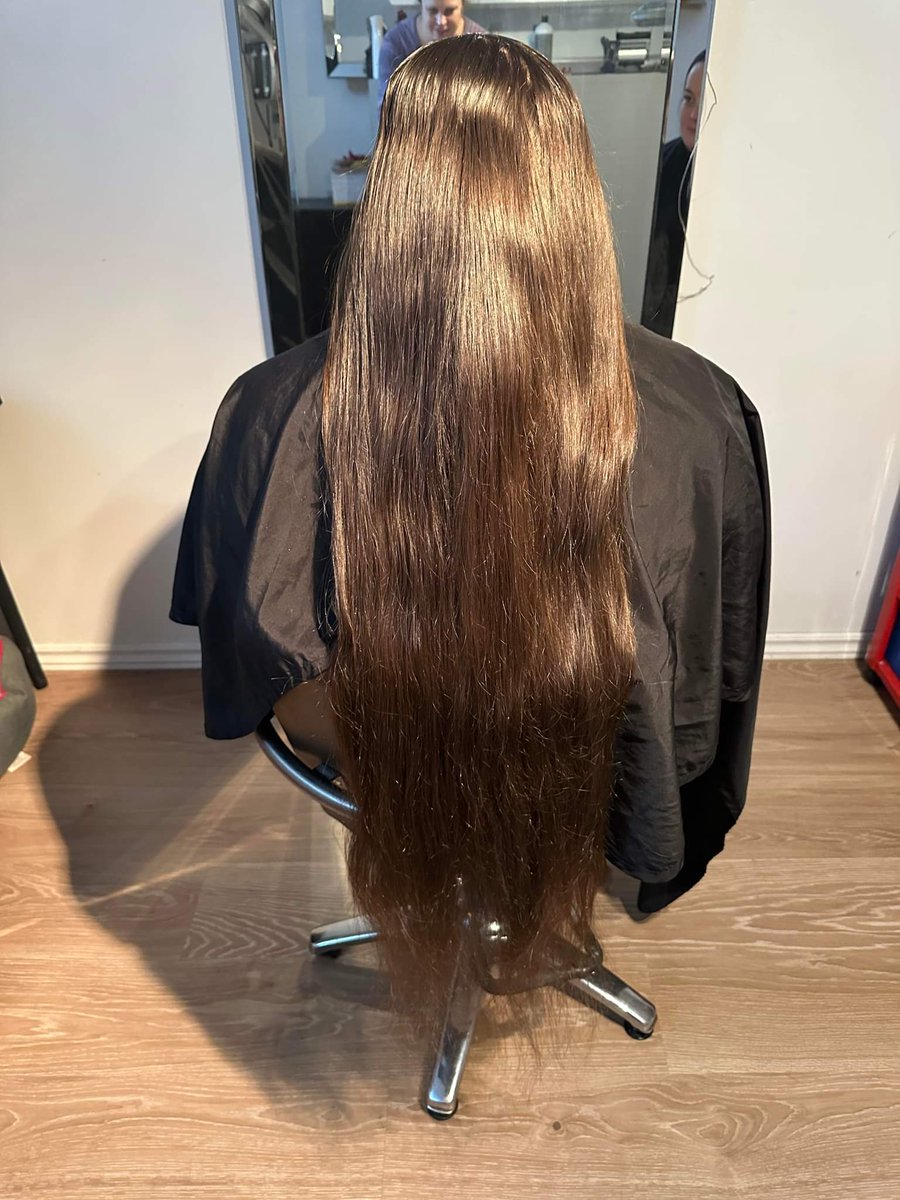 angelhair4kids's tweet photo. Amanda is glad to help a child with her 22 inches ponytail.

#achildsvoicefoundation#angelhairforkids #acvf #hairdonation #donatehair #monetarydonation #charity #donatenow #childrenhairloss #cancertreatment #chemotherapy #alopecia #canada #registeredcharity #organization https://t.co/F0DAza62dz
