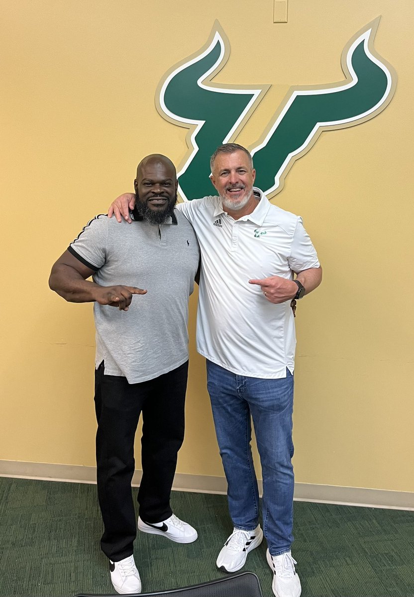 D-Line dinner was outstanding!  Catered by our man Julius “Juju” Forte @forte_fuels USF #Wardaddy Get them #hornsup🤘 Some special guests showed up too!
