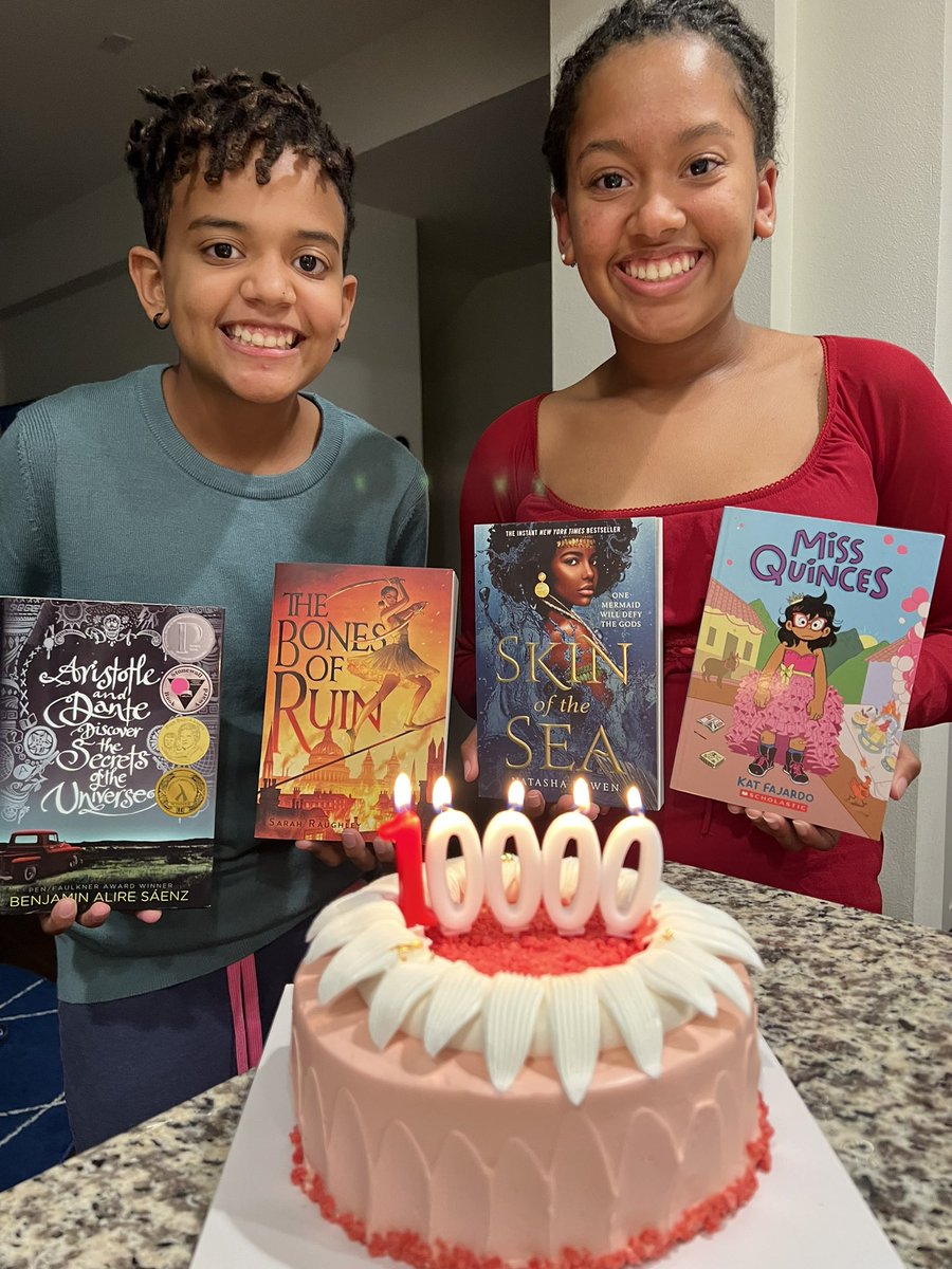 BooksLikeMe1's tweet photo. Through the generosity of our families, friends, grants, and even other non-profits we’ve donated over 10,000 books!!! 🤩🙌🏾📚 Our donations now reach Florida, California and Connecticut!!! #givekidsbookslikeme #diversekidlit #diversechildrensbooks https://t.co/KCqHaDEWim