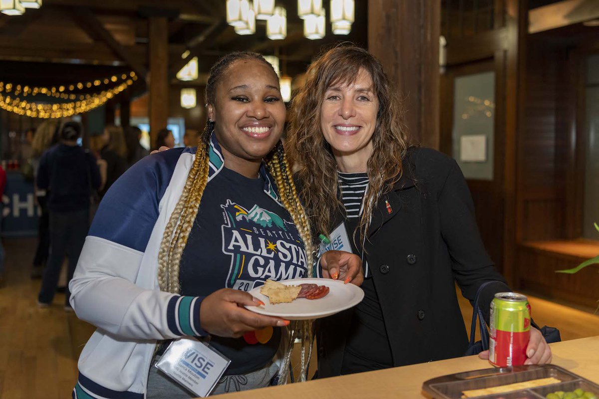WISEseattle's tweet photo. Thank you to everyone who attended our Evolve Your Wellness event! We loved learning from Monica Van Winkle MS, RD about how we can apply a non-diet, whole-food approach to our health 👏
Thank you chapter partners @AlaskaAir for hosting us at their venue 🎉

📷: @photosbyaileen https://t.co/fp2BTZ4XOg