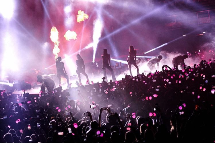 chileblink's tweet photo. ¿Que BLACKPINK quiere estadio? DENLES EL ESTADIO, se lo llenamos😏

#BLACKPINKComeToChile 

@bizarrolivecl @dgmedioschile @lotusmusica @BLACKPINK https://t.co/AmCfQ2SwvU