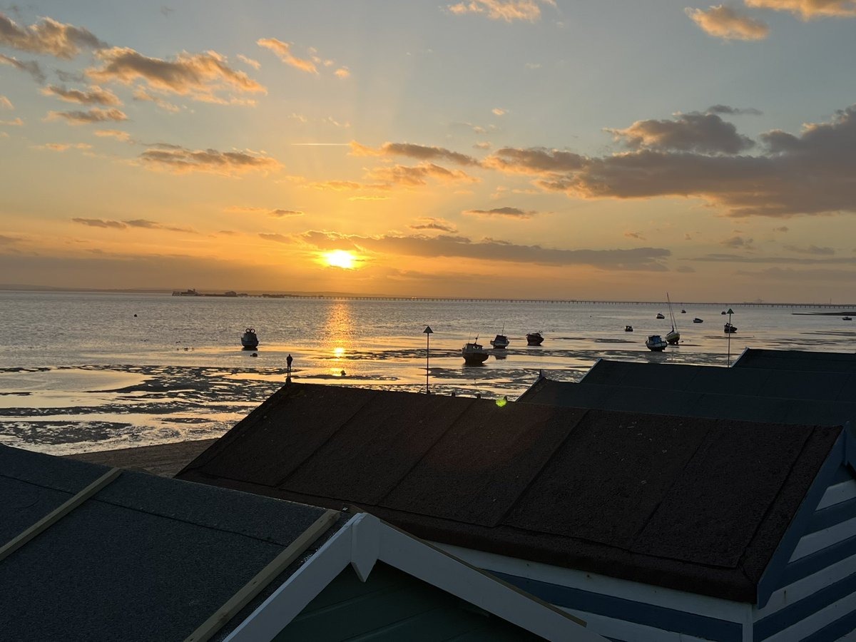 GBMC73's tweet image. 🤓 #Cheeky 5k to end the day 🏃‍♂️ Beautiful evening in #Southend 🥰 Tomorrow I’m gonna be heading in that sea for five mins 🧊 #Invigorating