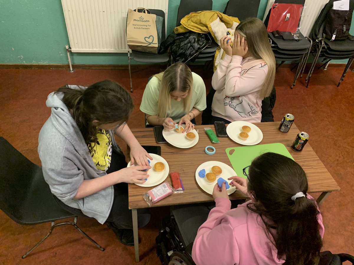 JenLafferty2's tweet photo. Another night,another organisation taking part in awards and accreditation with Arran leading the session as part of his Queen Scout Award.Awards being covered include- DYA,Saltire,DofE and the International Activity Badge!! @DofEScotland @NLCYouthwork @9thAirdrie @YouthScotland https://t.co/hMA1dTsJw8