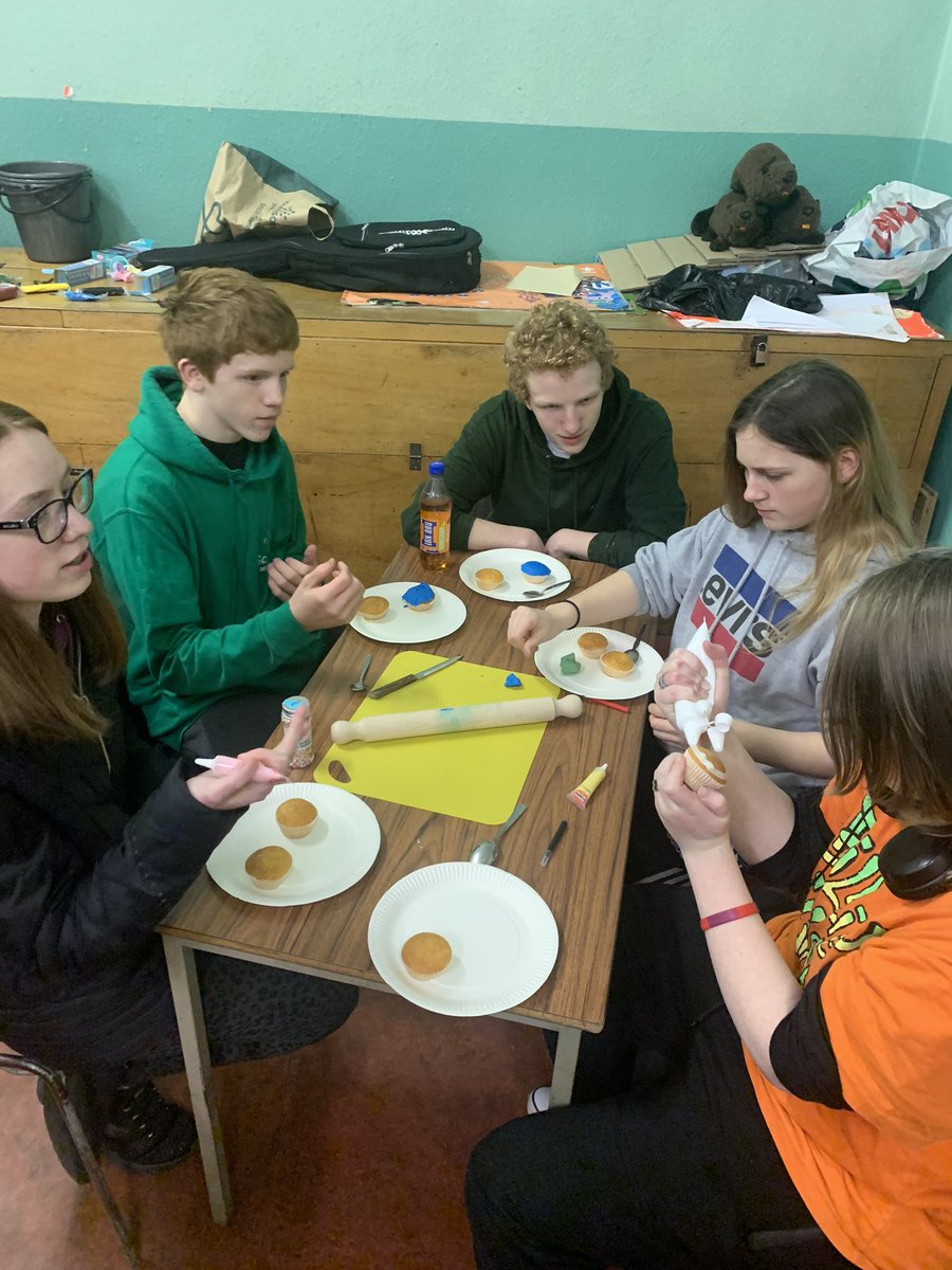 JenLafferty2's tweet photo. Another night,another organisation taking part in awards and accreditation with Arran leading the session as part of his Queen Scout Award.Awards being covered include- DYA,Saltire,DofE and the International Activity Badge!! @DofEScotland @NLCYouthwork @9thAirdrie @YouthScotland https://t.co/hMA1dTsJw8