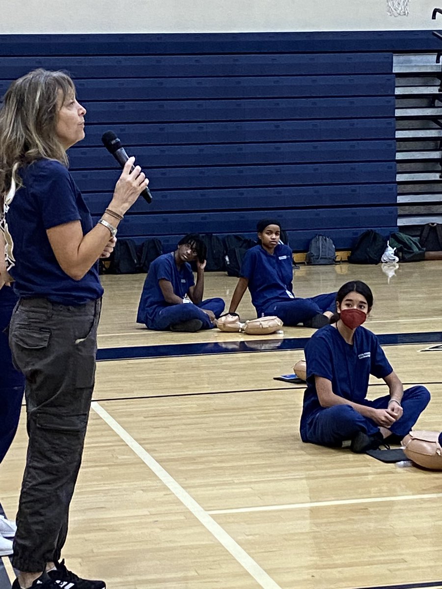 MsO_BullsAP's tweet photo. WBRHS Medical Academy students &amp; instructors prep to provide CPR training/ certification for our 9th and 11th graders! #MedicalAcademy #CPR #WBRHS #ChoicePrograms https://t.co/1MsHzNK5xq