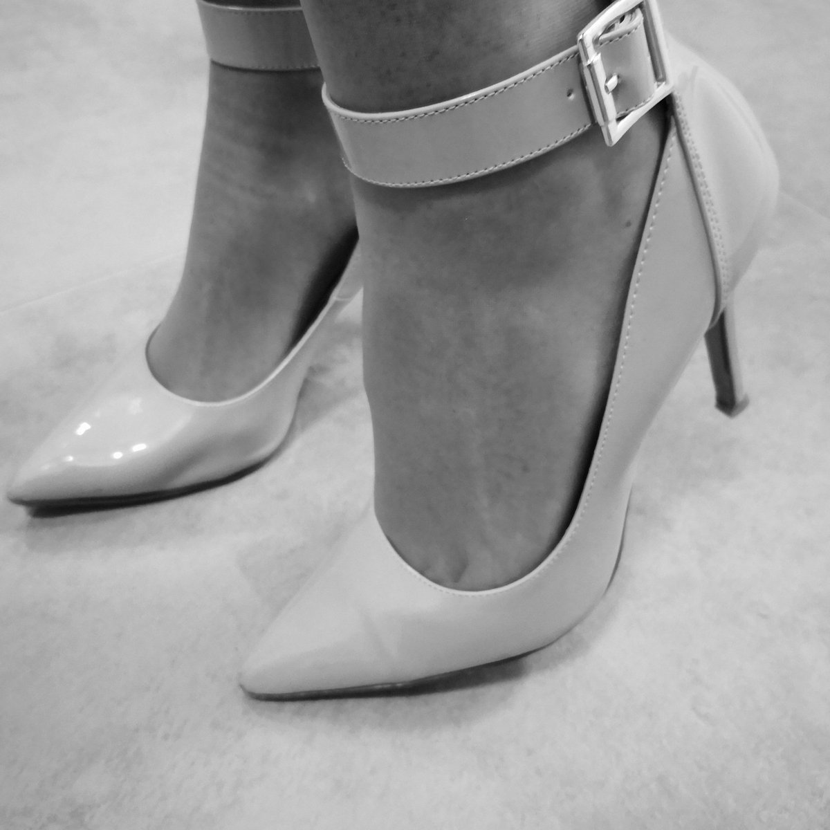 zigyk2's tweet image. onlyfans.com/anniefeetqueen