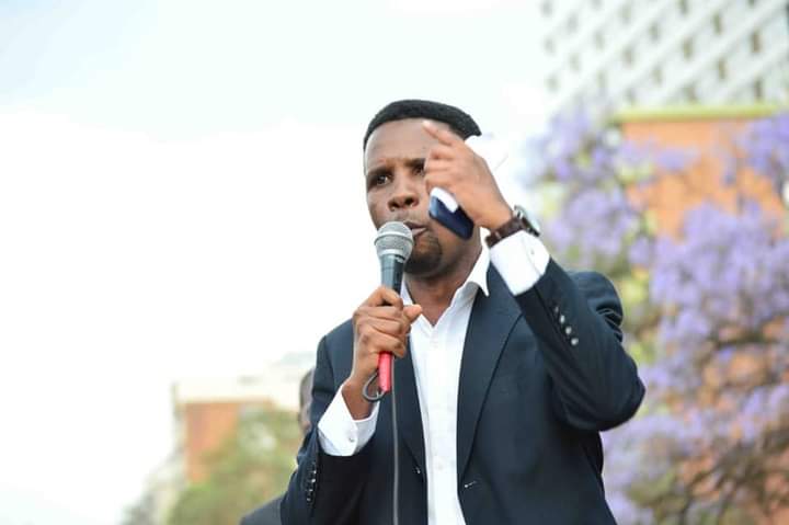 Martin sounded like a fool he said Black man will be a President in America. Mandela sounded like a fool he said Black man will have a vote in South Africa.Mqondisi is sounding like a fool he says Mthwakazi will be free one day.Revolution is always foolish to the short sighted.