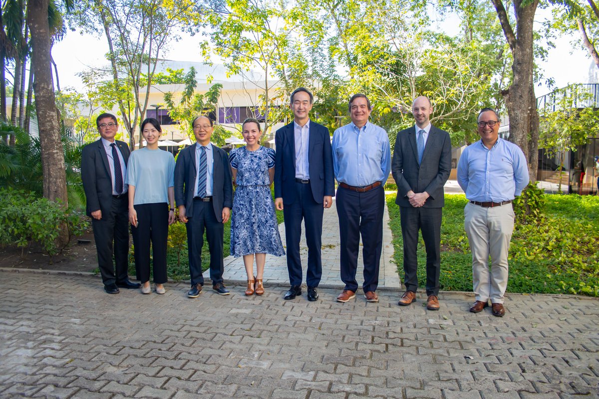 utboficial's tweet photo. Firmamos convenio con la Universidad Nacional de Changwon en Corea.

El acuerdo permitirá el intercambio estudiantil y la capacitación a profesionales de la industria naval. Para la firma contamos con la visita del rector Ho-young Lee y delegados de la universidad coreana. https://t.co/Wk1aVYHoq4