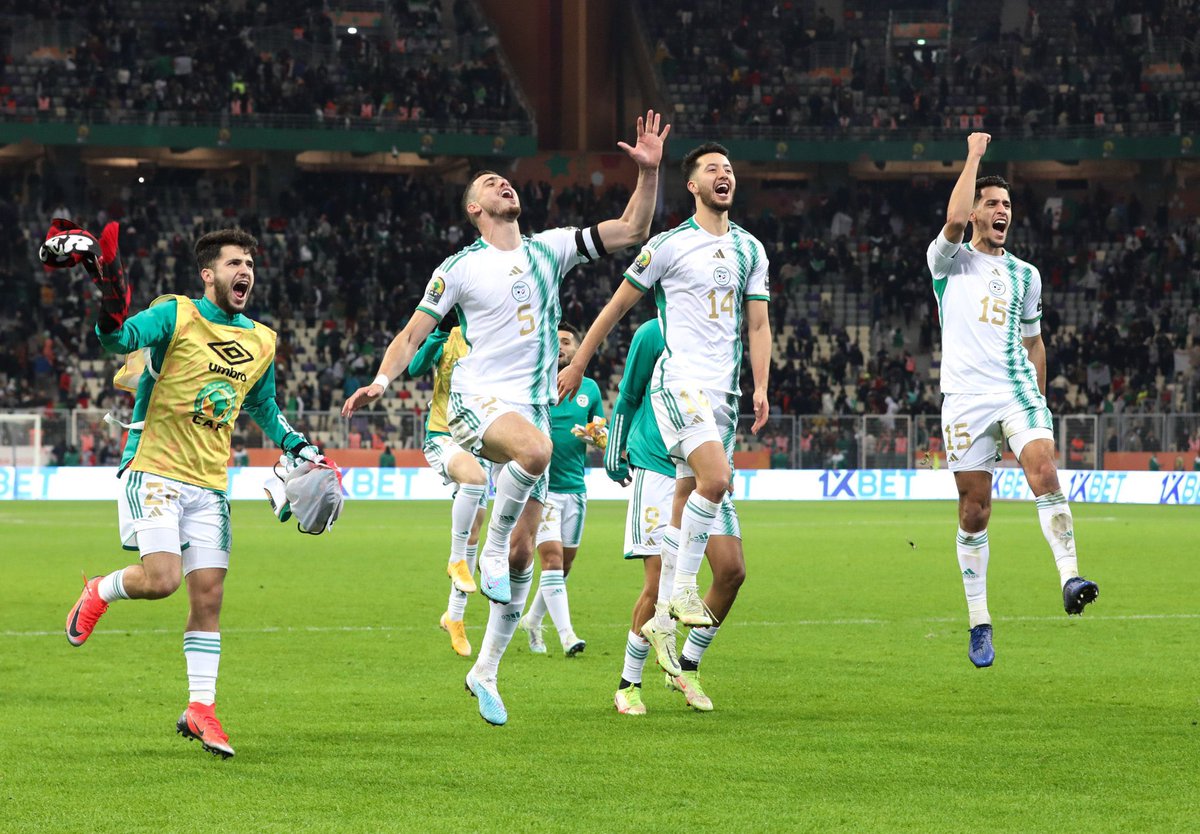 JoueursSN's tweet photo. Finale de #CHAN 

Algérie 🇩🇿 - Senegal 🇸🇳 https://t.co/M4xqIva0QG