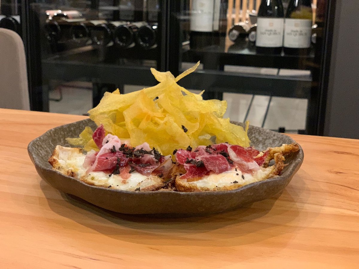 HAN VUELTO !!! Nuestros huevos trufados con jamón Joselito y chips 🫶🏼
No te quedes sin probarlos !!! 
<a href="/JamonJoselito/">Jamón Joselito</a> #chefoscaralonso #burgos #gastroburgos #trufanegra #jamonjoselito #CastillaYLeon #hosteleria #restaurante