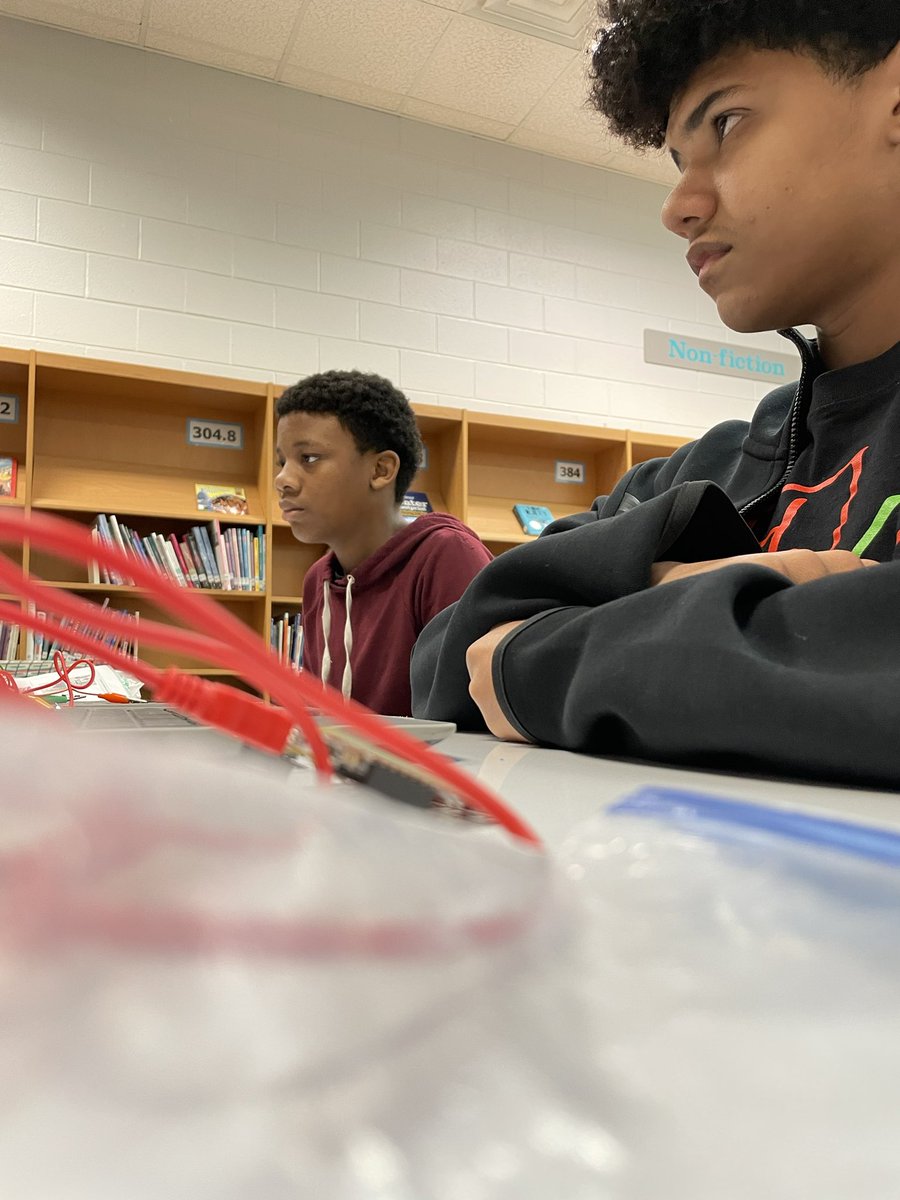 DRMSdolphins's tweet image. Thank you @DRMSMedia @NClaurbrarian @MisterPerry05 @3gboyzmom for providing our our 8th graders with an amazing #codeandgo experience! Thank you @hooverwv and the other DLCs that made this possible