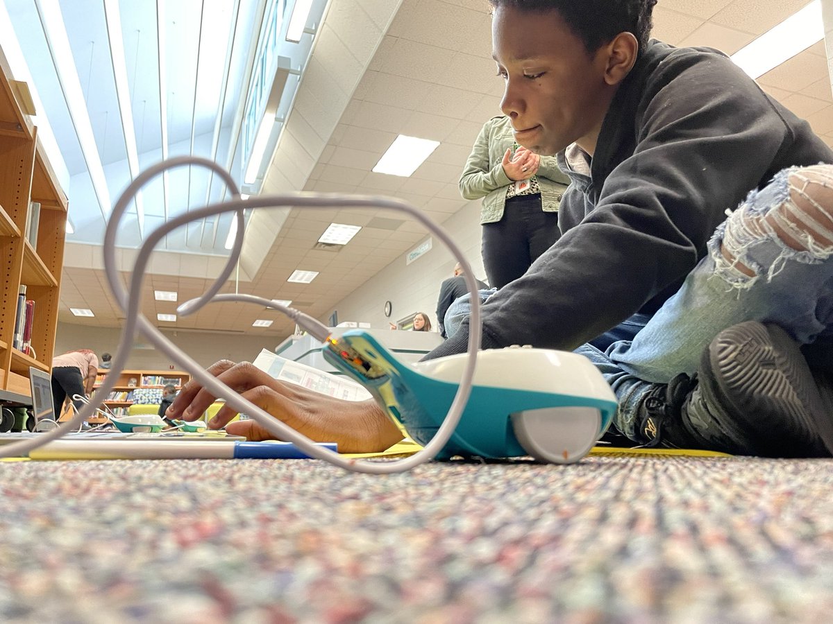 DRMSdolphins's tweet image. Thank you @DRMSMedia @NClaurbrarian @MisterPerry05 @3gboyzmom for providing our our 8th graders with an amazing #codeandgo experience! Thank you @hooverwv and the other DLCs that made this possible