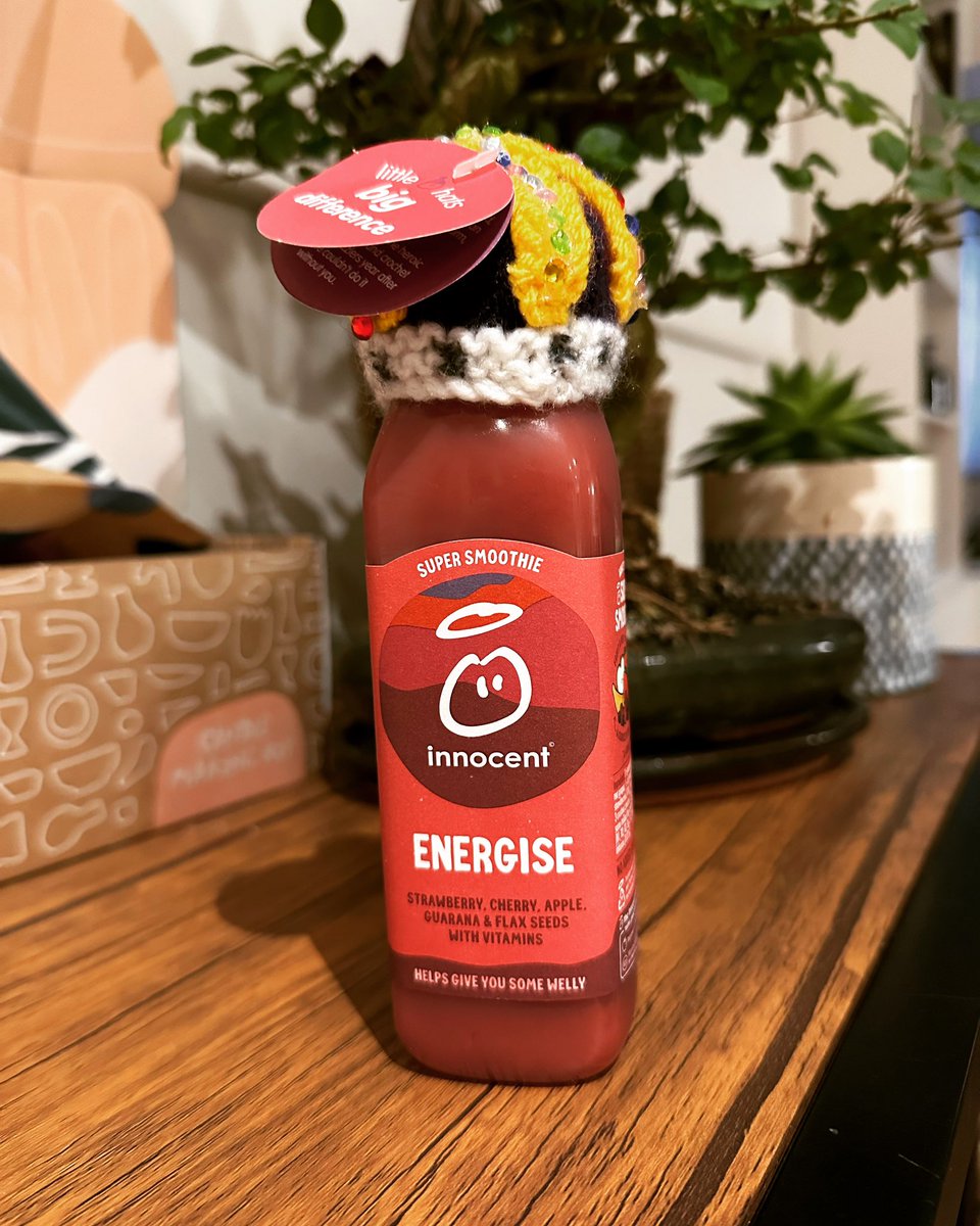 katsandkins's tweet photo. My husband just got me this from the shop and it’s made my entire day better. My drink has a crown! This is the most gorgeous fundraising idea @innocent @age_uk #charity #innocentsmoothie https://t.co/cuJNlUNhrr