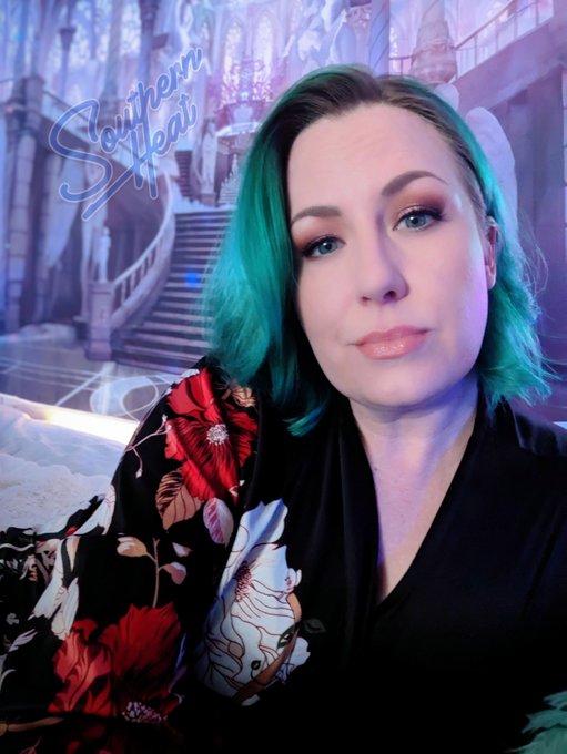 I hope everyone is staying warm.  First and foremost, do your best to take care of yourself. Then send<a href="/tag/mentalhealthawareness"class="tags"><span>#mentalhealthawareness</span></a><a href="/tag/creator"class="tags"><span>#creator</span></a><a href="/tag/womenover40%20"class="tags"><span>#womenover40 </span></a>