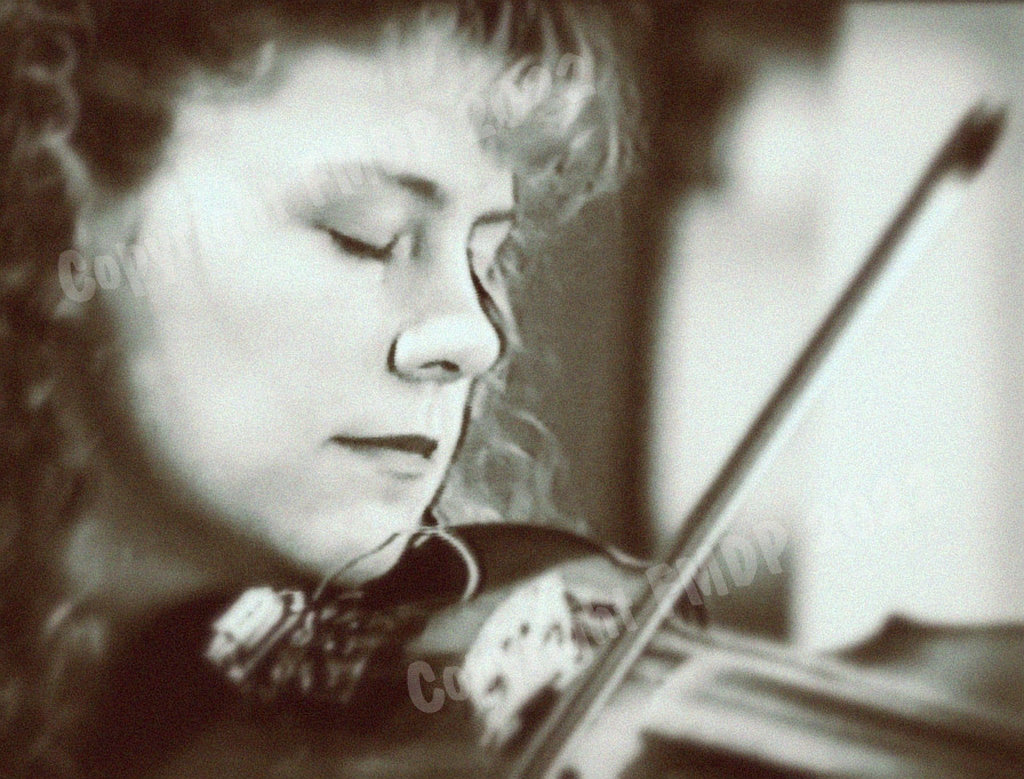 PhotoCapeBreton's tweet photo. An image I captured of the then blossoming fiddling legend Natalie MacMaster circa 1993. #MacMaster #fiddling #Capebreton #music #CapebretonMusic https://t.co/cQPtcDc1kh