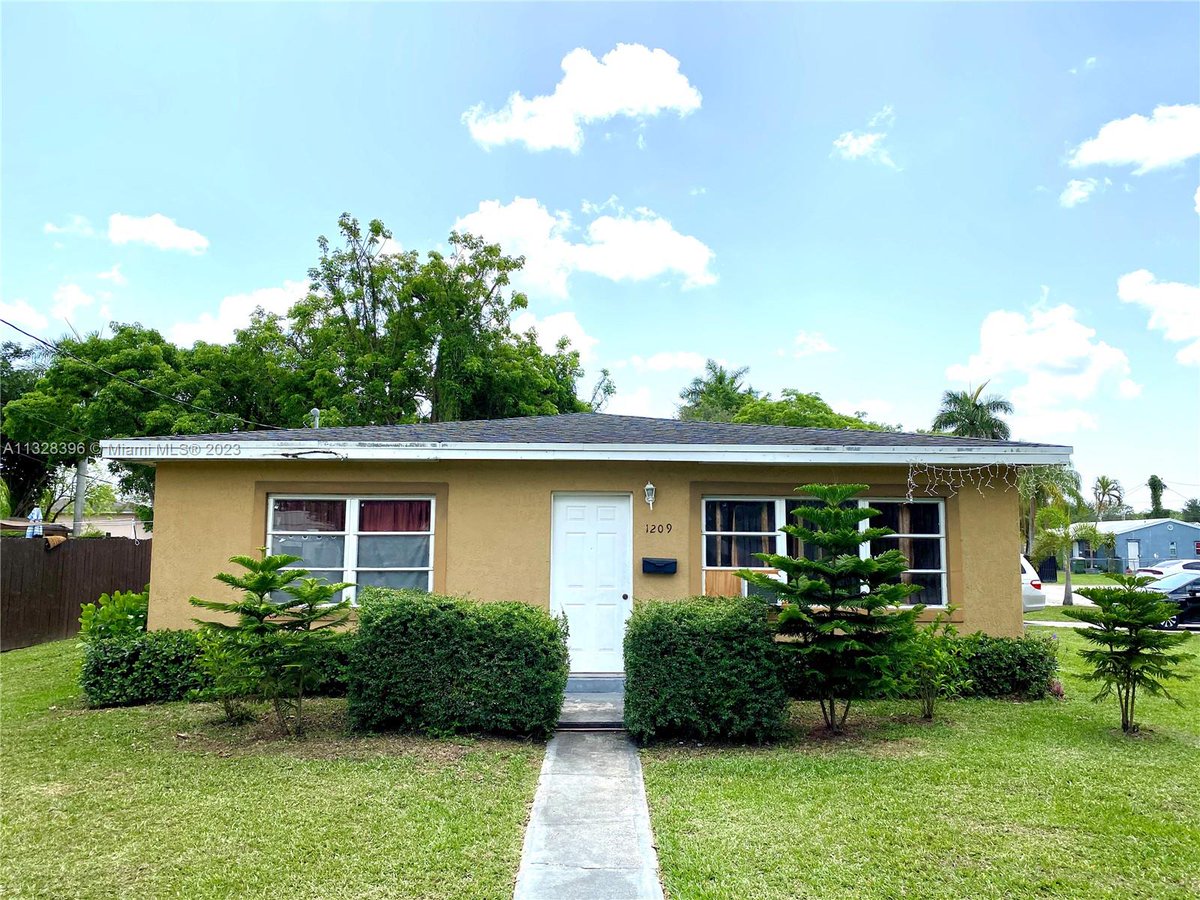 Sold305's tweet photo. This home will wait for no one. Be the first to see it! #homesforsale #homeowner  https://t.co/QnKhUicgOJ https://t.co/qCDbL3JuYI
