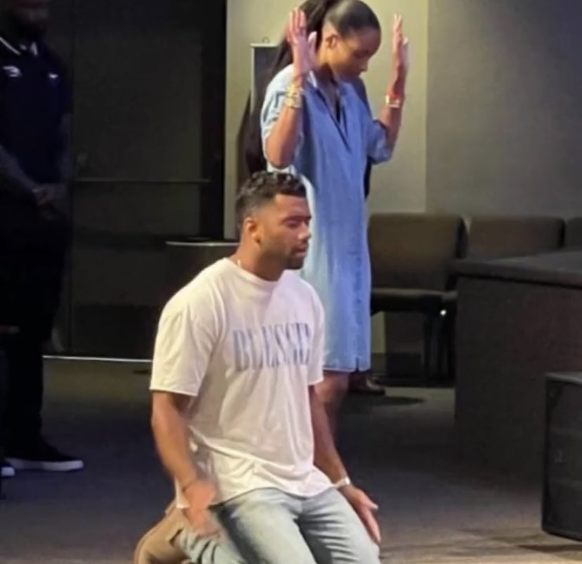 barstoolsports's tweet photo. Broncos fans rn https://t.co/Hu9VMOhOHZ