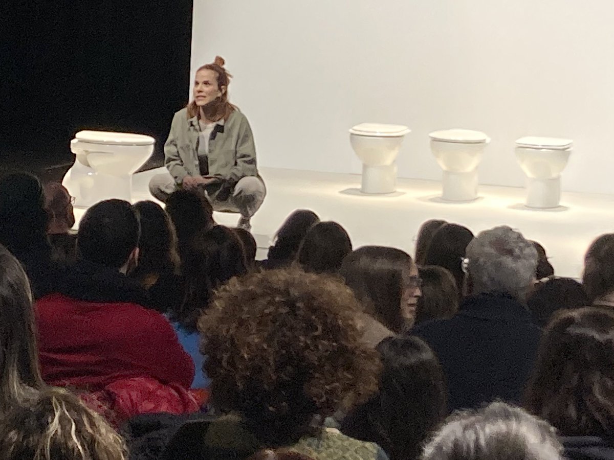 Kursaalmanresa's tweet photo. No podíem estrenar el cicle #RblsManresa amb una proposta millor. La sala petita del #KursaalManresa amb entrades exhaurides un dimarts per veure #Nua d’ @AnnM_Perello que reflexiona a l’entorn dels TCA. Encara en xoc. Teatre compromès, actual i emotiu. https://t.co/ePsx7XTd8z