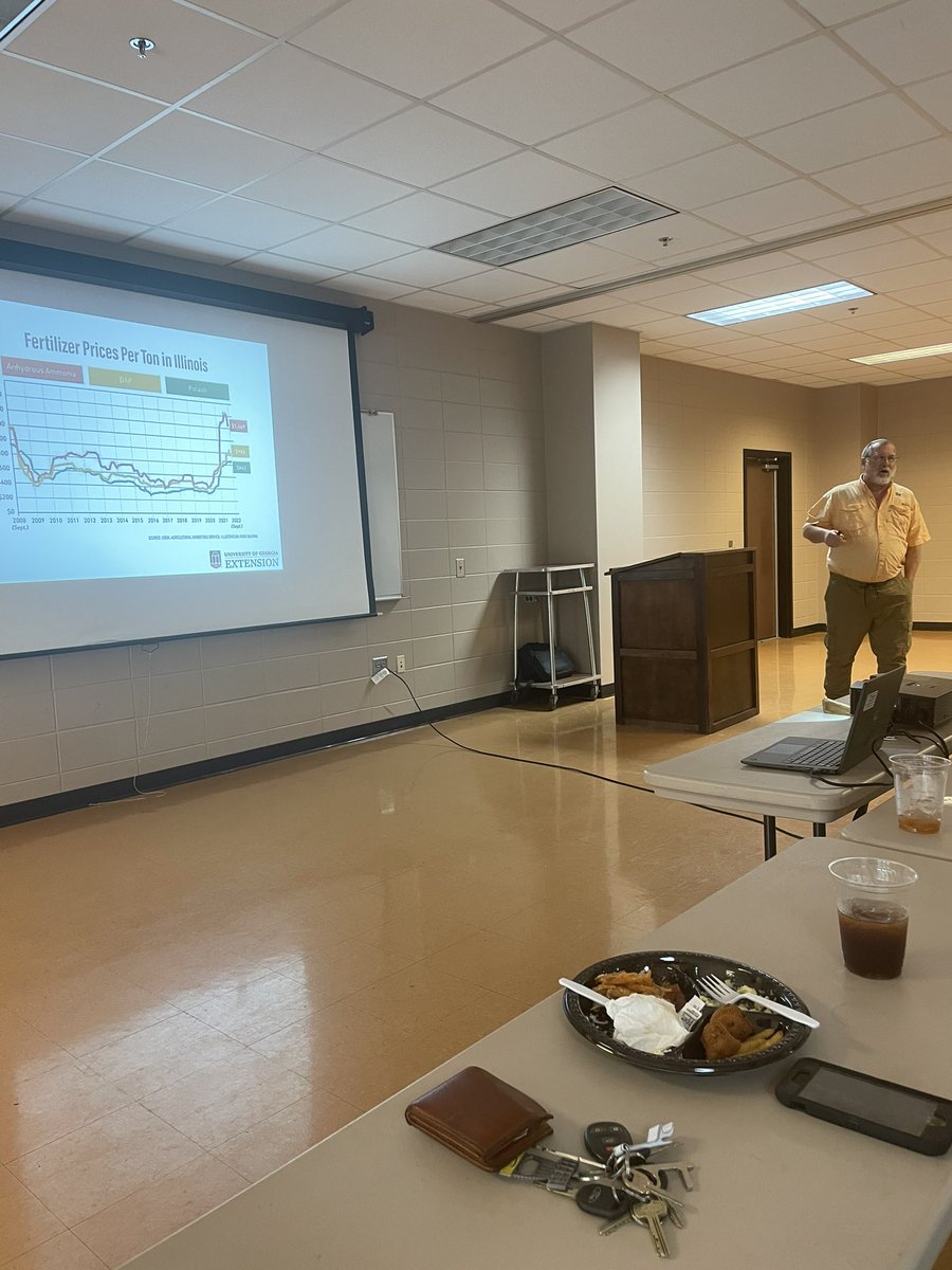 Had a great time at the Decatur County Corn Production meeting this afternoon with <a href="/CropSoilUGA/">CropSoilUGA</a> soil fertility specialist Dr. Glen Harris. Good people, great food, and an opportunity for me to get to a county I hadn’t been to yet. #MeetingSeason #CornProduction #Extension