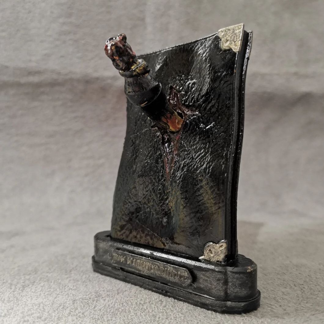 Estudio_Geek_3D's tweet photo. "La grandeza inspira envidia. La envidia engendra rencor. Y el rencor genera mentiras" - Tom Riddle�� Diario de Tom Riddle con el diente de el Basilisco de Salazar Slytherin.
#impresion3d #impresoras3d #harrypotterfan #sagaharrypotter #escritorio #regalos #adorno #regalos https://t.co/jhp5W8Ev0x