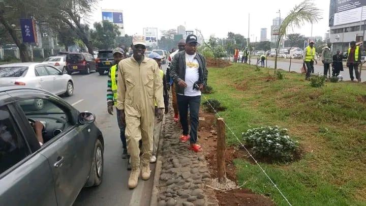 fredmatingting's tweet photo. Flower planting 

Mike Sonko Delivered https://t.co/MgOL9wQdcD