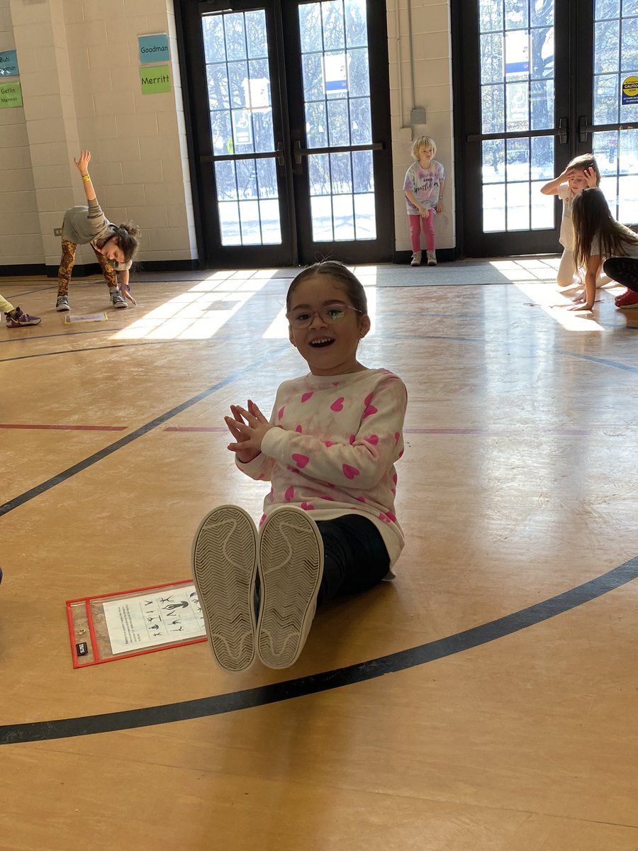 kindergarten having fun practicing different yoga poses and working on balance! #raviniarocks #112leads
