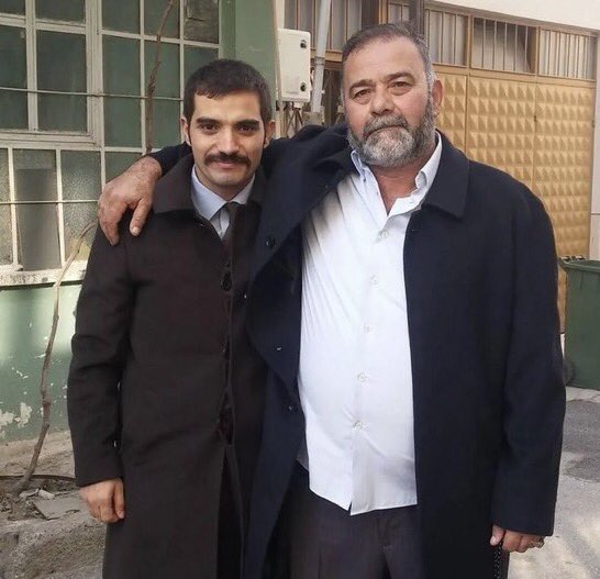 İkide bir şehit #SinanAteş “ in katillerinin kimler olduğunu soran, gündemde tutan insanları tehdit etmek,bögürmek,salyalar akıtarak saldırmak ancak zavalılıktır #sinanatesinkardesleriyiz