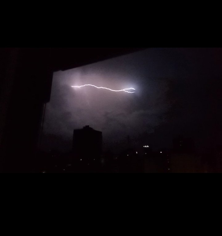Emannmuh's tweet photo. ALEXANDRIA, 11:39 PM
31/1/2023 ♥️ 
From my balcony ⛈️☔🌩️ https://t.co/cBsf62batb