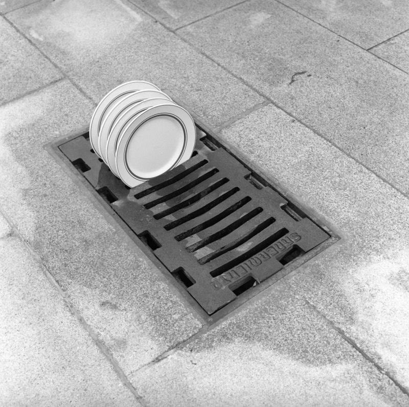 Que encajes no quiere decir que estés en el lugar correcto.
📷 Chema Madoz