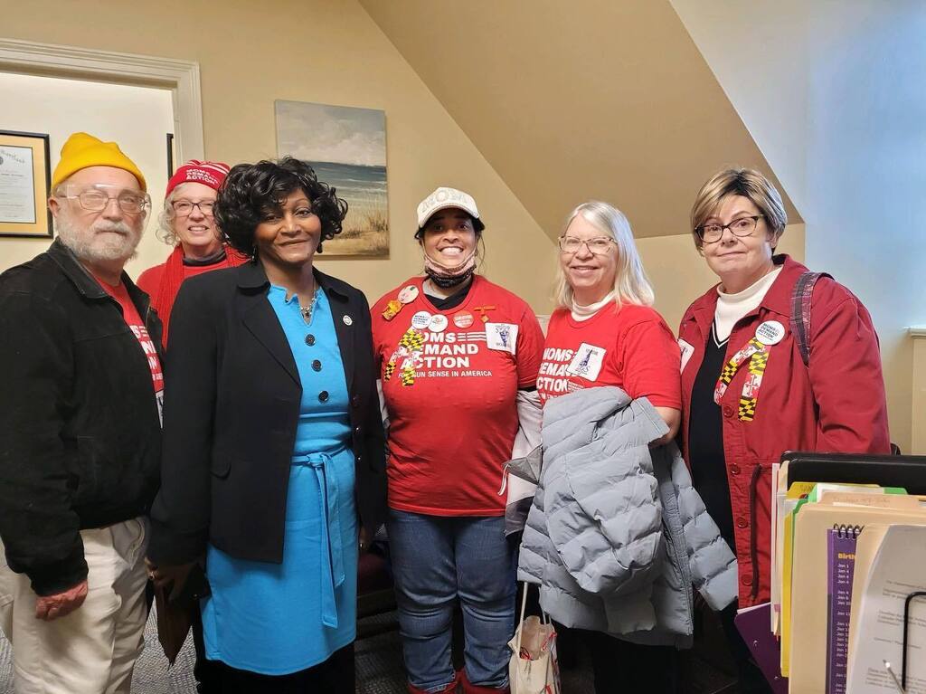 A great visit from @momsdemand today! Thank you for making a stop by my office! #Working4MD ❤️🦀 instagr.am/p/CoGCunUuN8n/