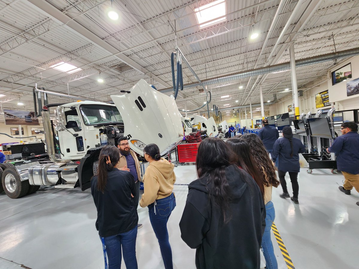 Joanna_TISD's tweet image. Our sophomores visiting #WesternTech today and seeing the many opportunities available to them. #TISDProud #THSCCR #CoyotesAreCollegeBound @MsBeanes_TISD @RBonilla_TISD
