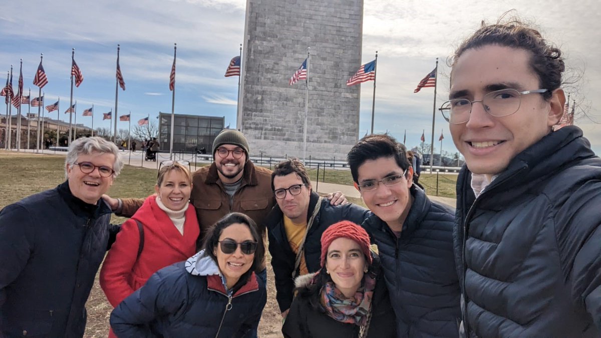 ExITAM's tweet photo. Este fin de semana nuestra #RedExITAMWashington DC visitó el museo que se encuentra en la punta del obelisco. ¡Muchas gracias al equipo de la red en Washington y a quienes asistieron! #RedExITAM https://t.co/MF8nBckWk8