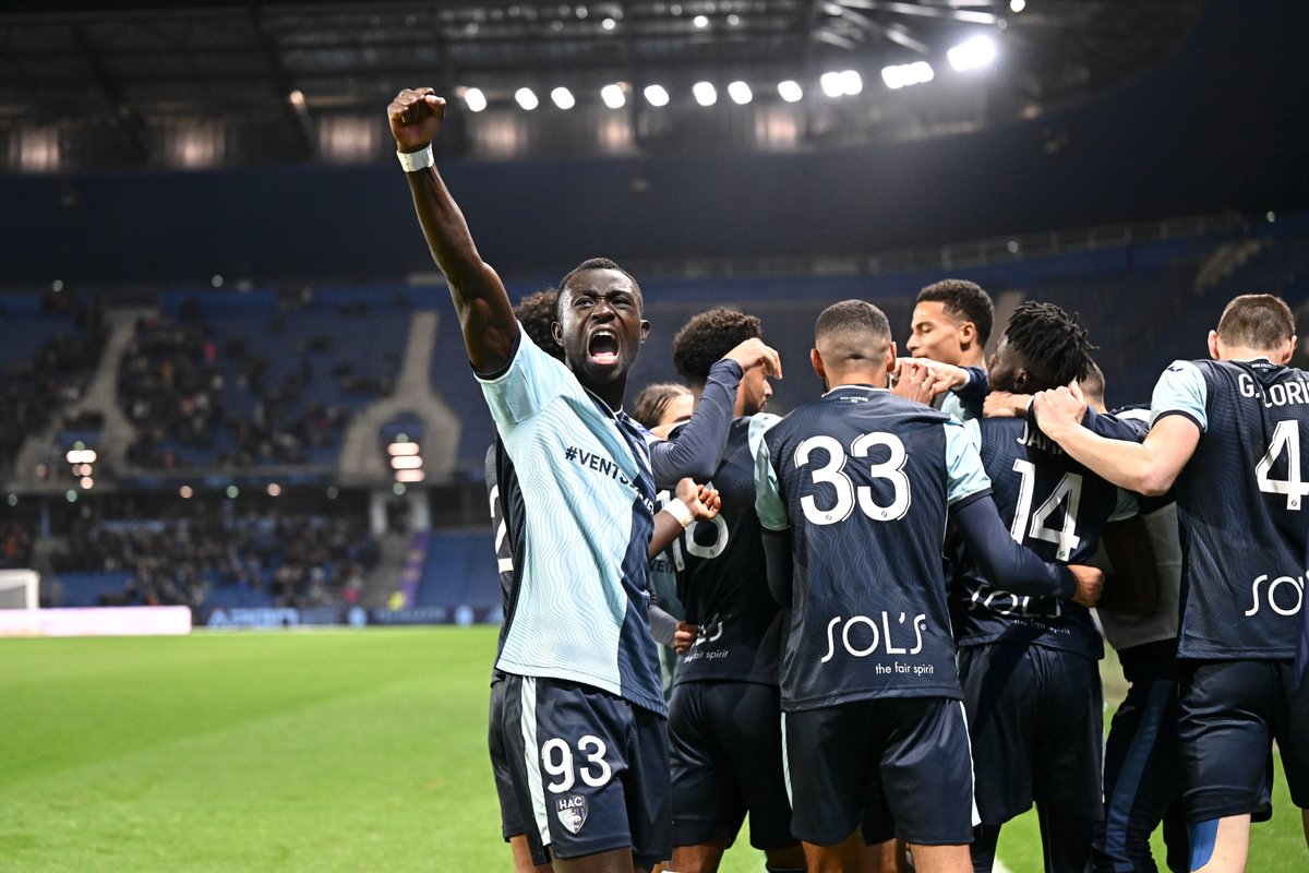 ActuFoot_'s tweet image. Le Havre vient d'enchaîner un 19e match sans défaite en Ligue 2. 🥵💙