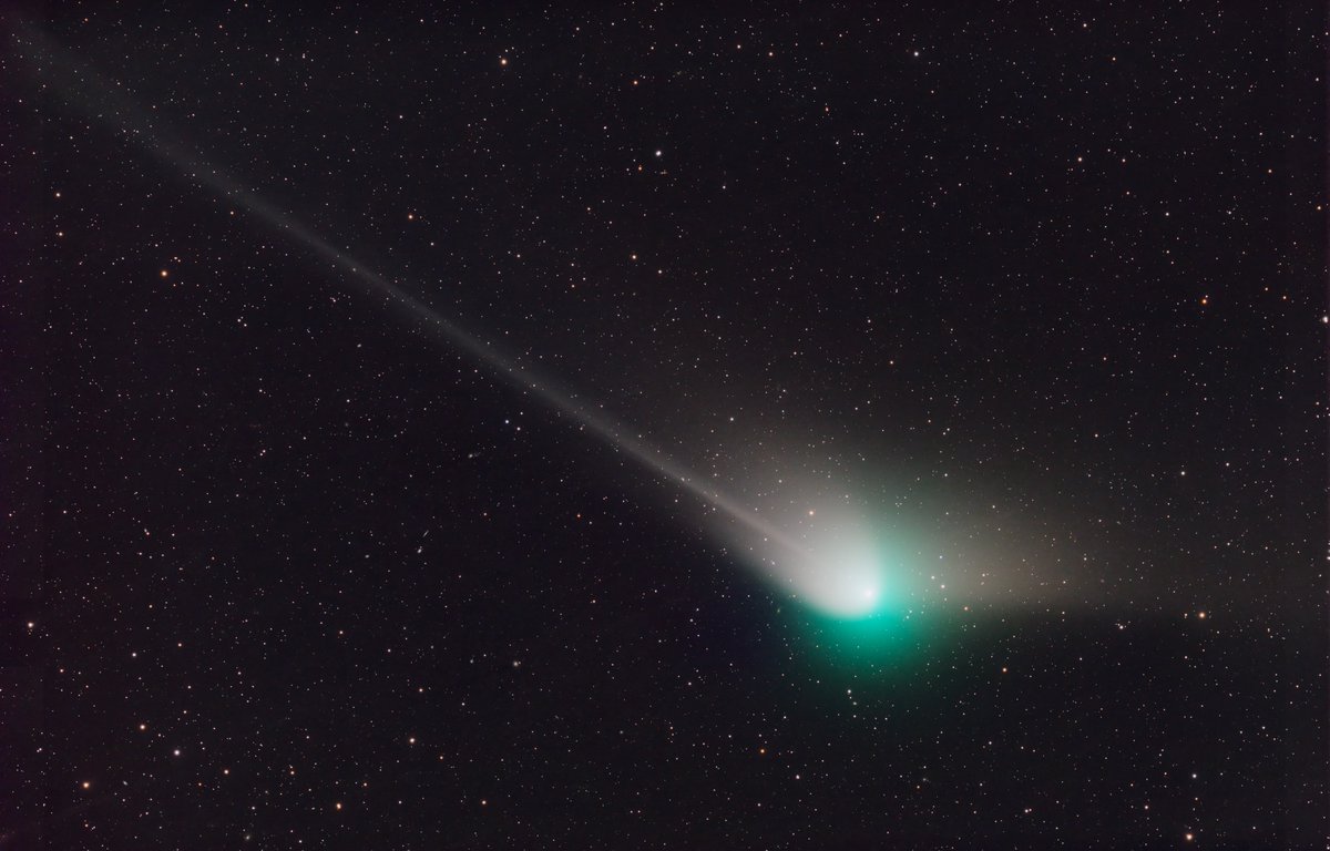 I shot the "green comet" (C/2022 E3) that's been in the media recently. It makes its closest approach to Earth on Wednesday, Feb 1st. A two-hour exposure shows the greenish glow from carbon gas and a rarely seen antitail.

#astrophotography #CometZTF #comet