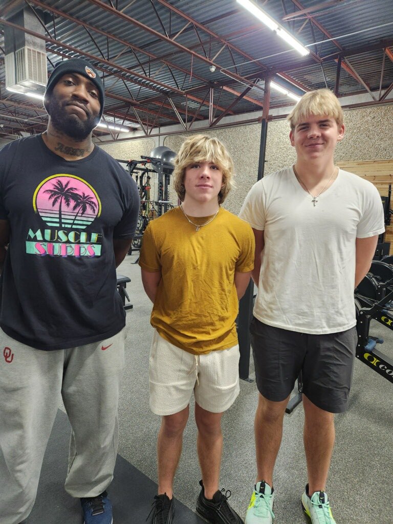 <a href="/Apex_Mentality/">ApexAlphaMentality</a> <a href="/MahalaWiggins/">Mahala Wiggins</a> Strength &amp; Performance Training with Moore HS Athletes!!