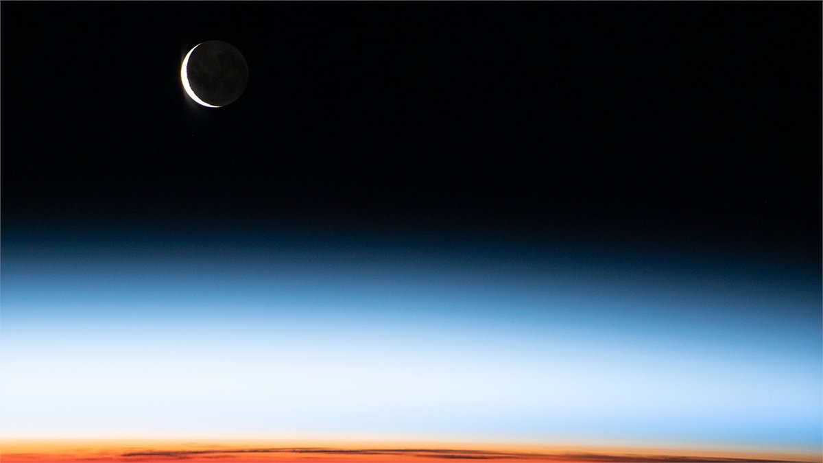 BellLabs's tweet image. On Earth, building a cellular network needs permission from the agency governing the country&apos;s spectrum usage (e.g. the 🇺🇸FCC or 🇯🇵MIC), but who controls that on the moon?

Find out here: nokia.ly/3HkLDRD

@NASA
Partners
@Int_Machines
@LunarOutpostInc
📸: NASA/Mark Garcia