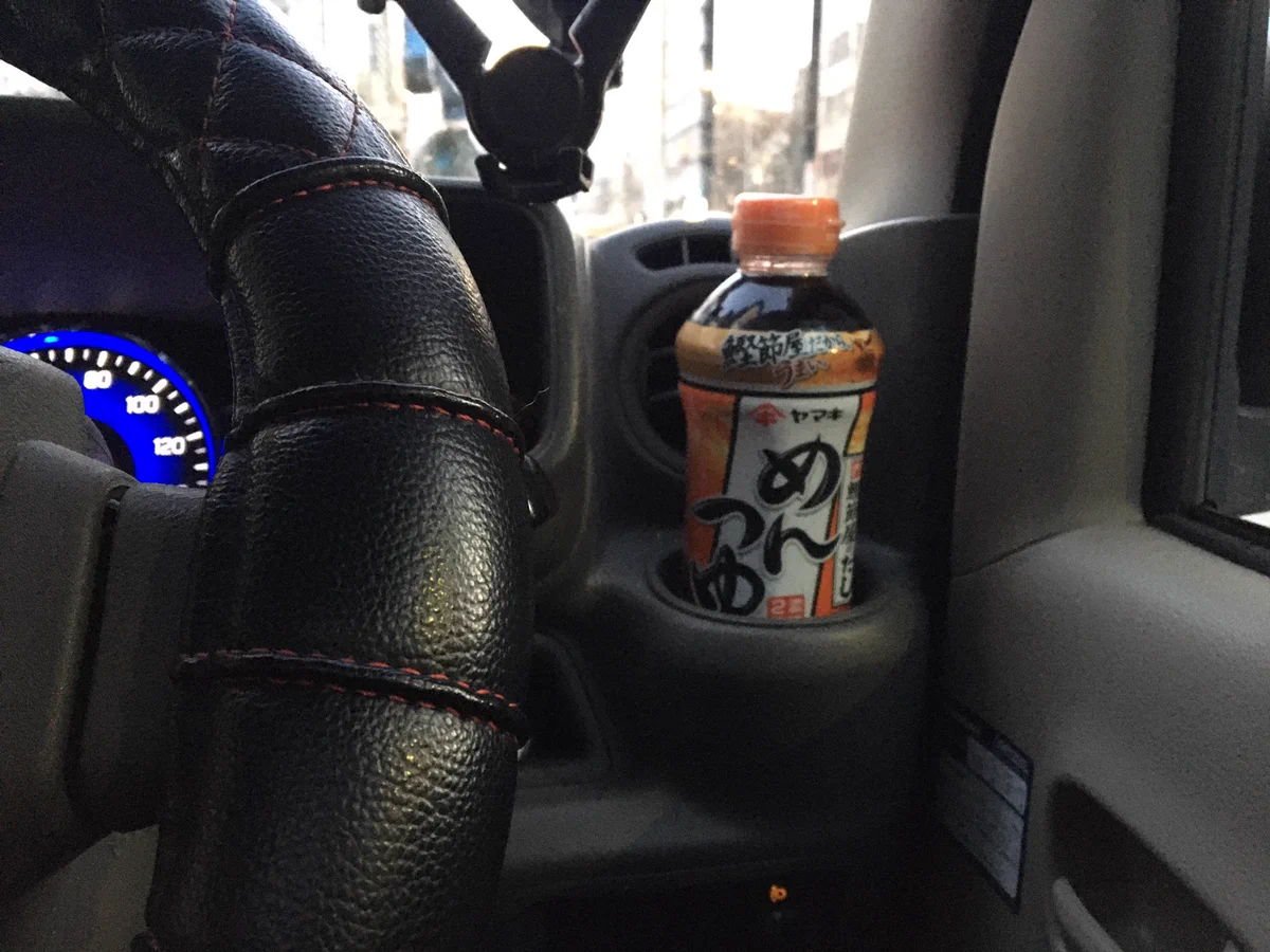 冷蔵庫からコーヒーを持って来たつもりが…めんつゆのボトルだった！
