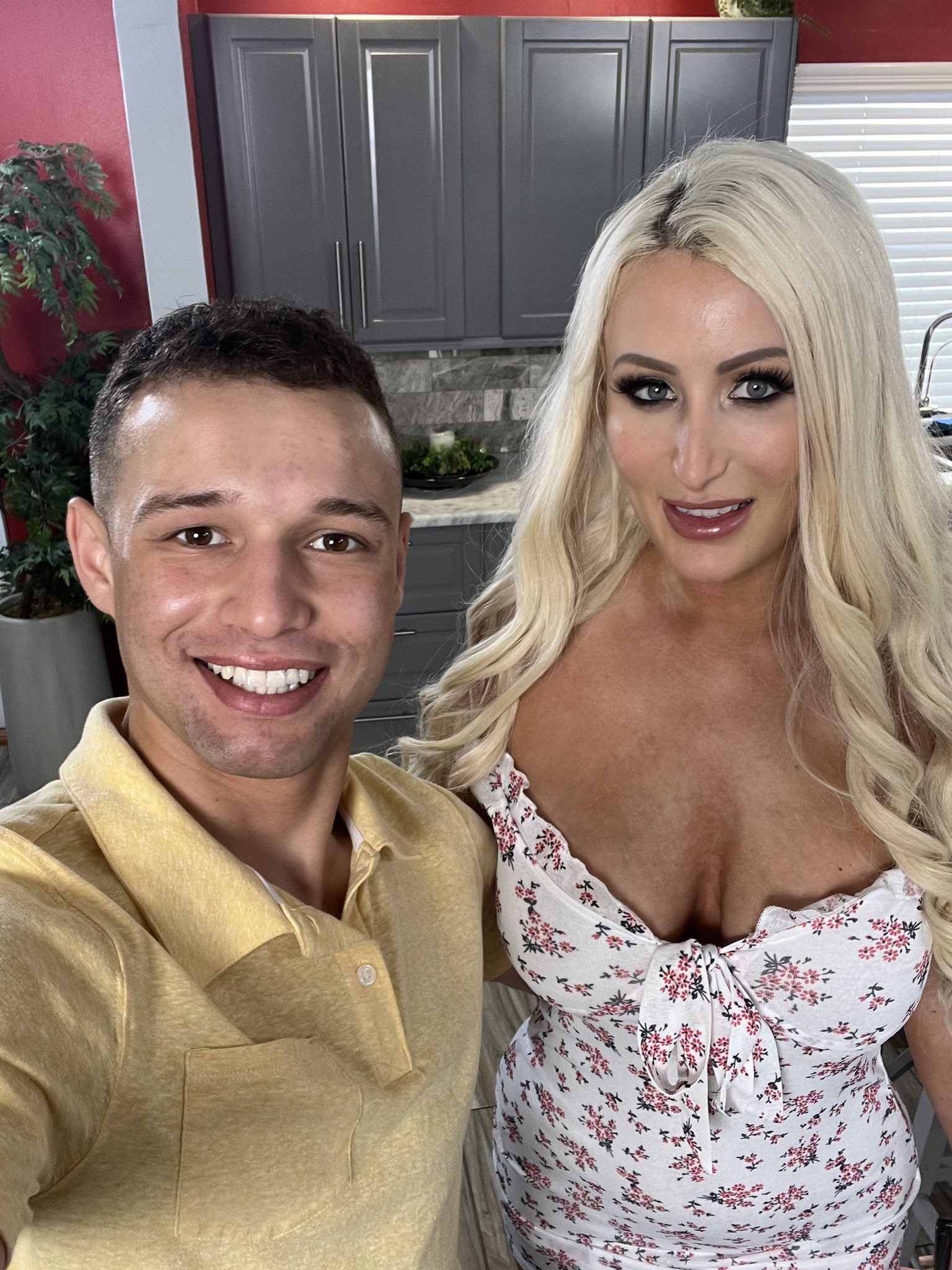Tiffani Madison 💖🔞💋 on X: Behind the scenes with @JohnnyLovexxx 💖  t.cooFsYQfs8yn  X