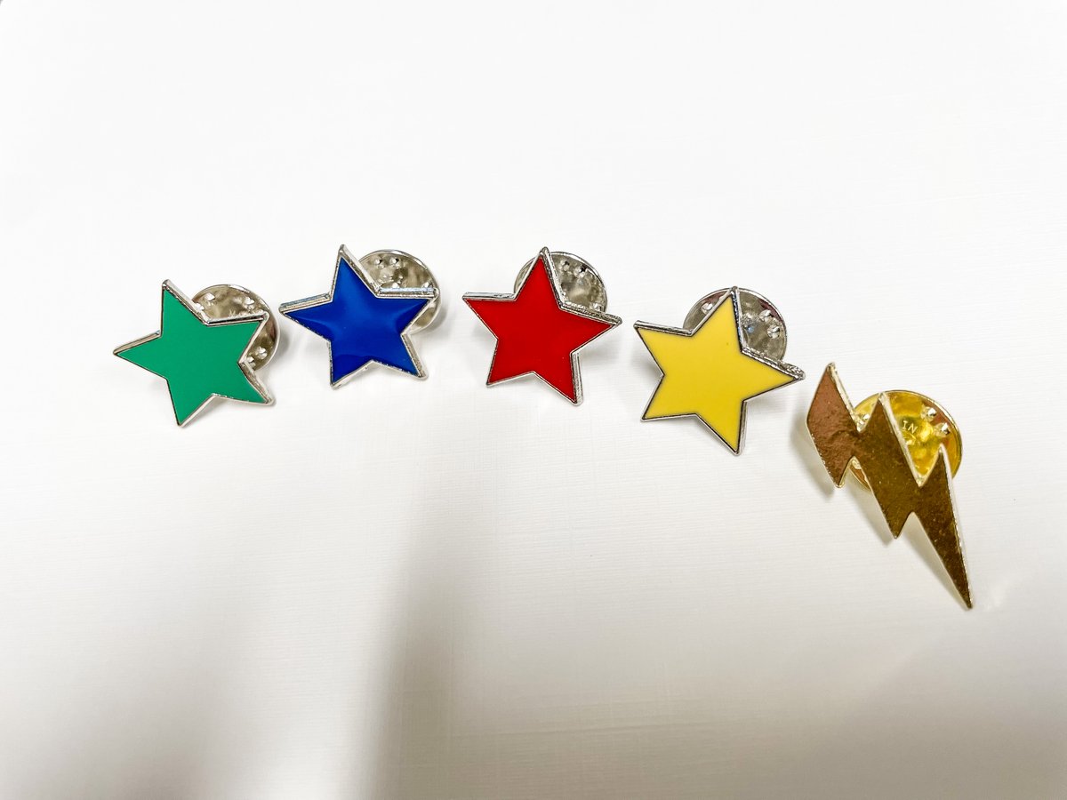 CapitolSchools's tweet photo. Freshmen Pins! We enjoy celebrating the big wins, epic failures, and transforming them into perfect learning opportunities. Best way to learn is by doing 👍
.
.
✅ green - perfect attendance
🔷 blue - hairstyling
🔺 red - haircutting
🌟 yellow - GPA
⚡️ bolt! - highlighting https://t.co/2FgZqOzZeM