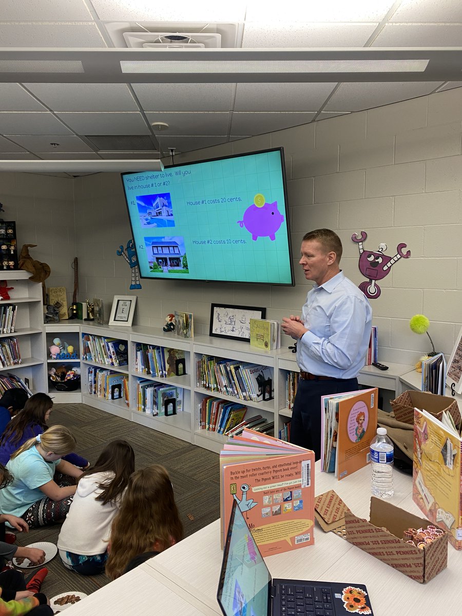 ElkhornPS_FR's tweet photo. Mr. Guenther visited third grade to teach a lesson about! We learned about earning, saving, and spending money. The students were given pennies to create a budget, and choose how much money they wanted to spend and save. Thank you Mr. Guenther! #FireRidgeFalcons #EPSAchieves https://t.co/gJyiYsFRH9